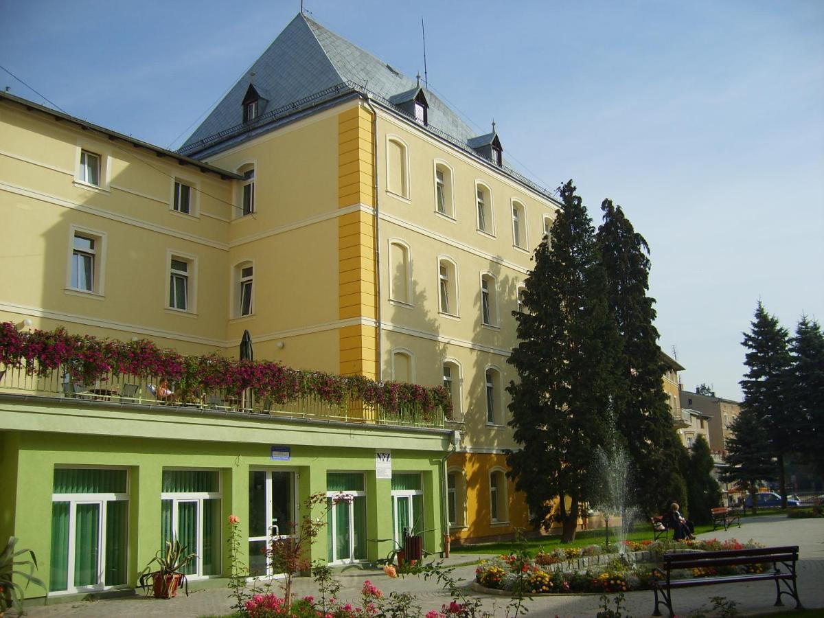 Dom Zdrojowy Aparthotel Jelenia Gora Bagian luar foto