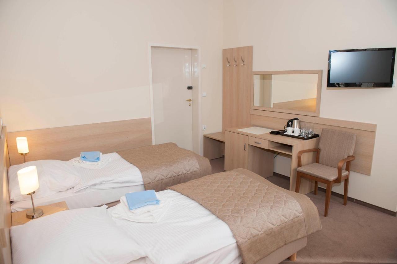 Dom Zdrojowy Aparthotel Jelenia Gora Bagian luar foto