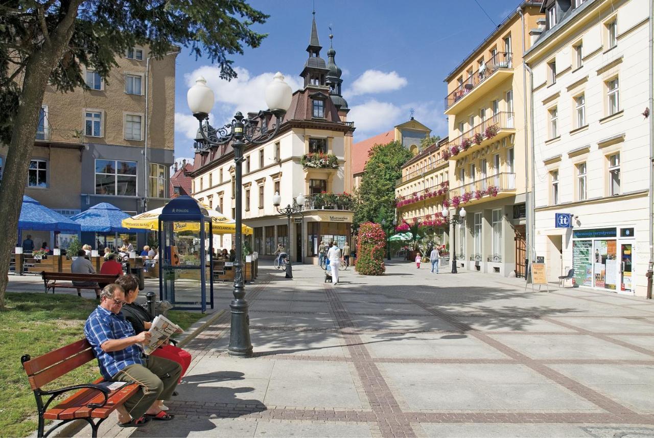Dom Zdrojowy Aparthotel Jelenia Gora Bagian luar foto