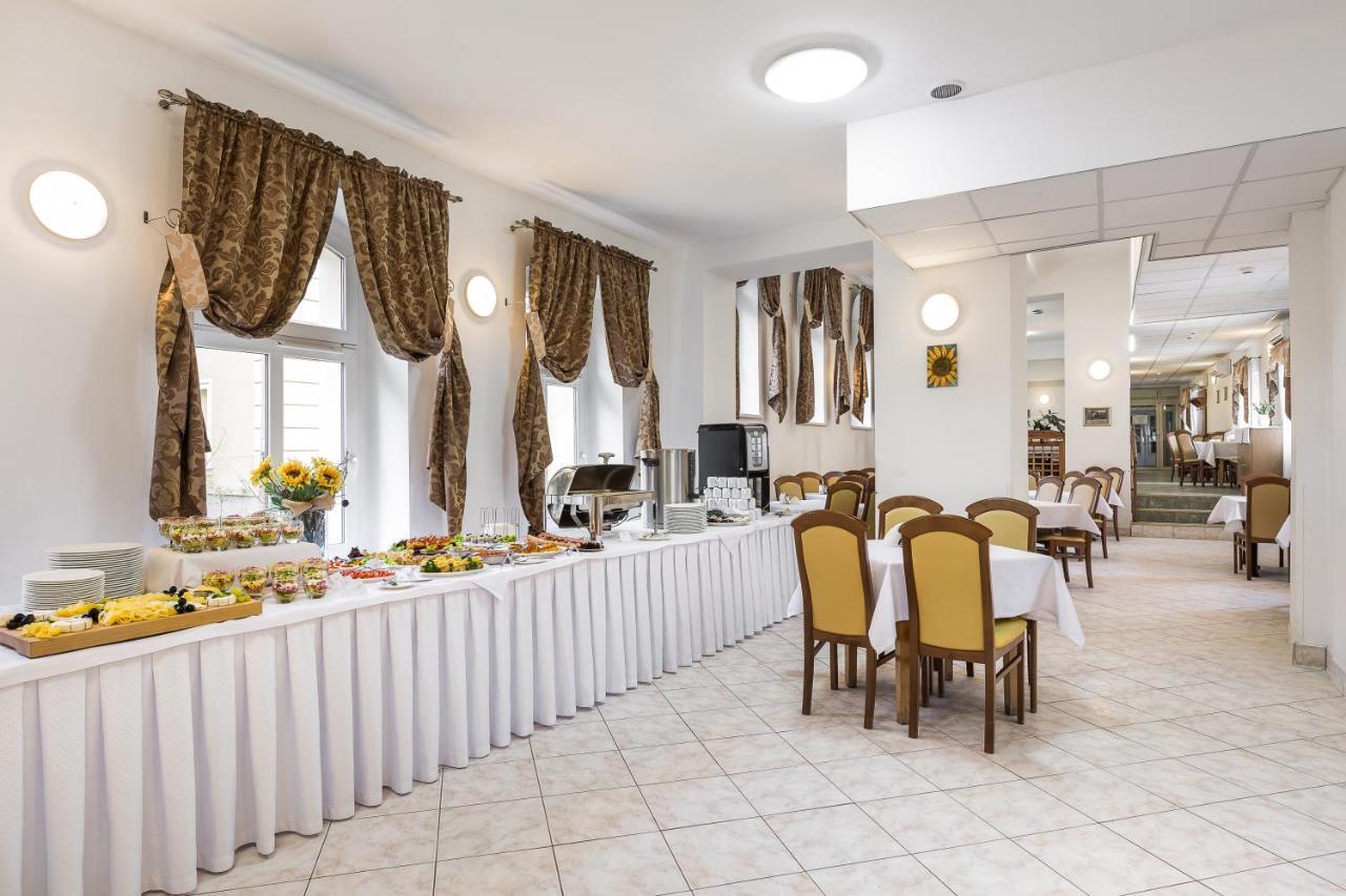 Dom Zdrojowy Aparthotel Jelenia Gora Bagian luar foto