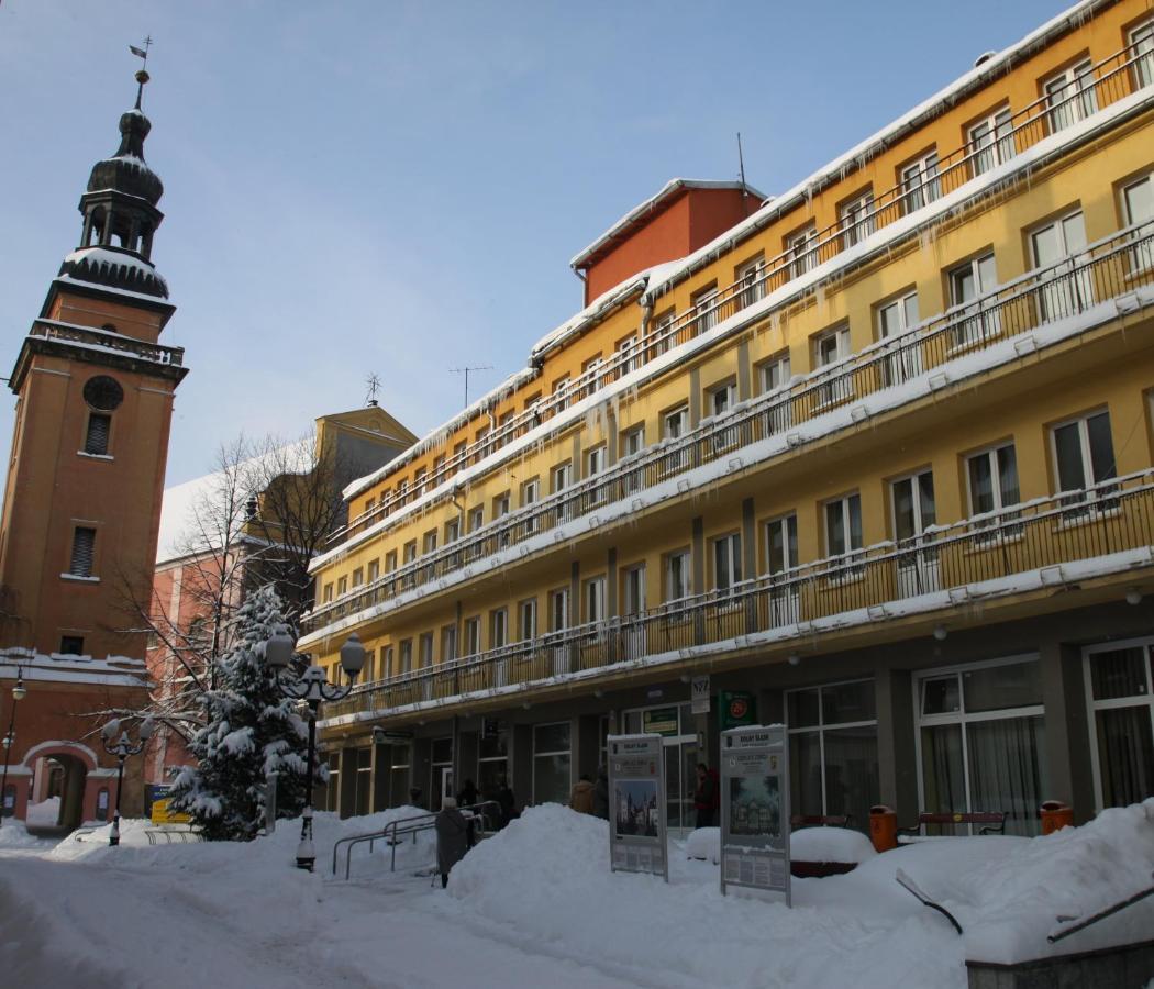 Dom Zdrojowy Aparthotel Jelenia Gora Bagian luar foto