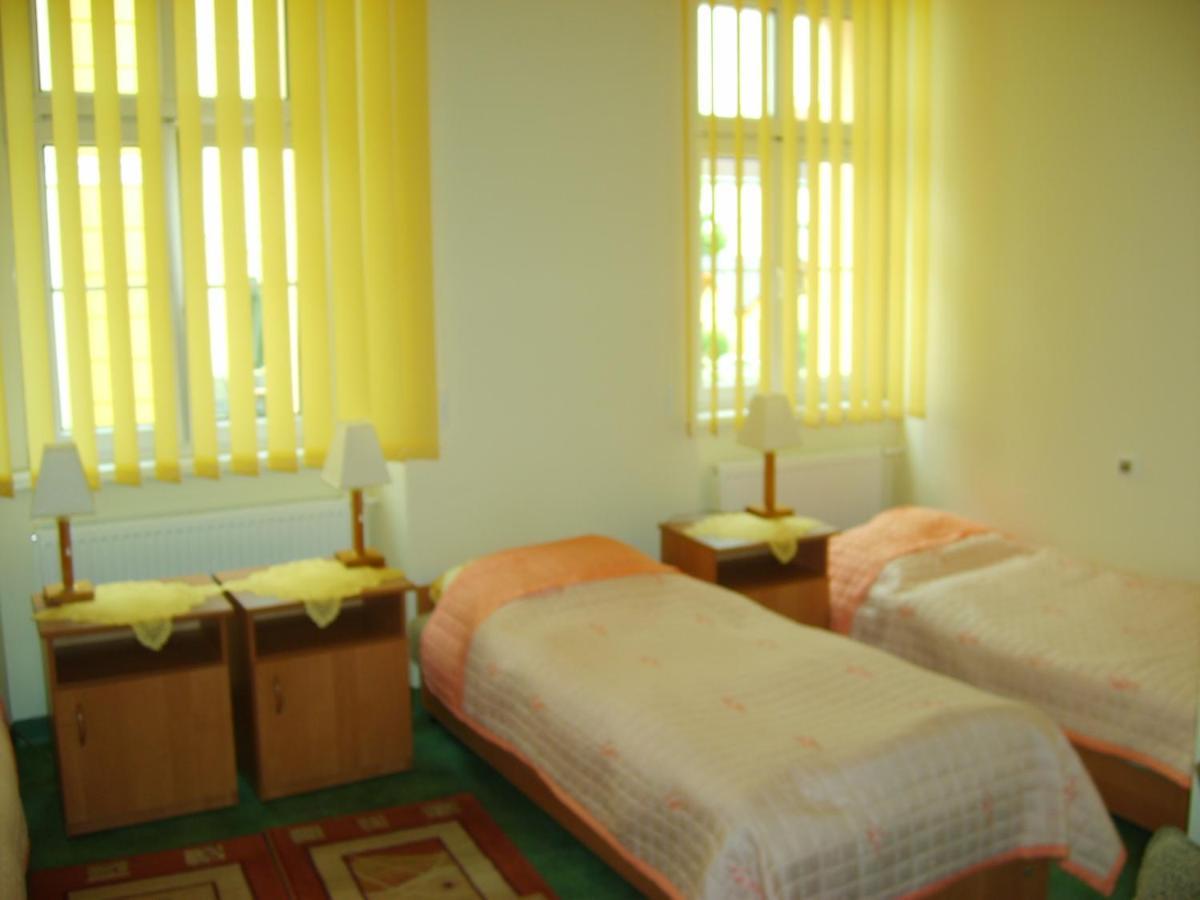 Dom Zdrojowy Aparthotel Jelenia Gora Bagian luar foto